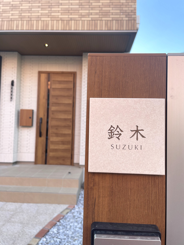 オーダーメイドのタイル表札の製作0316suzukisama01.jpg